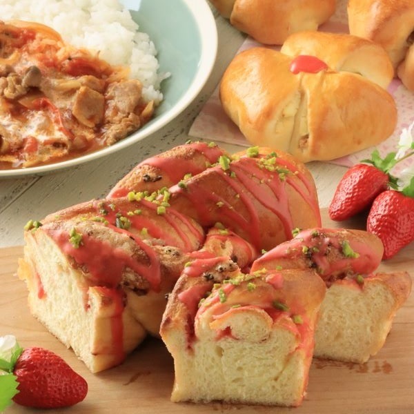 （手ごねなし）いちご風味のパン　2種