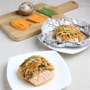 切り方の基本～せん切り～鮭とせん切り野菜のゴマ味噌焼き